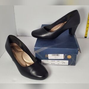 Women's 7.5 Black classic round-toe dress shoes Pumps Heels
